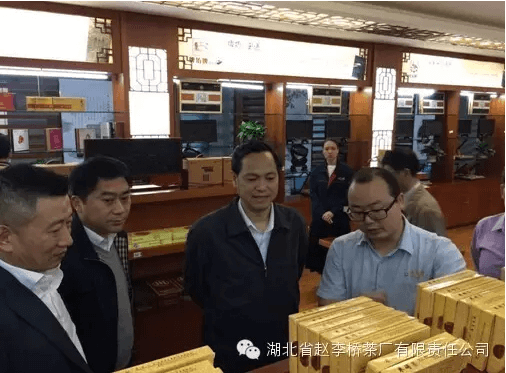 劉曉洪:趙李橋茶廠要走產學研相結合的發展之路