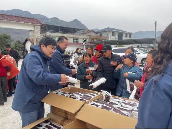 冬日暖心，楚天好茶走進孟垅村